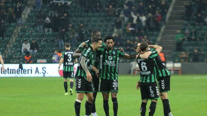 Kocaelispor Adanaspor’u 2-0 mağlup etti
