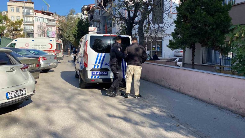 Ehliyet sınavına giren aday, kopya düzeneğiyle yakalandı