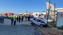Tırla çarpışan otomobil parçalandı: 4’ü çocuk 6 yaralı