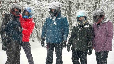 Lapa lapa yağan karda Menekşe Yaylası’na çıktılar