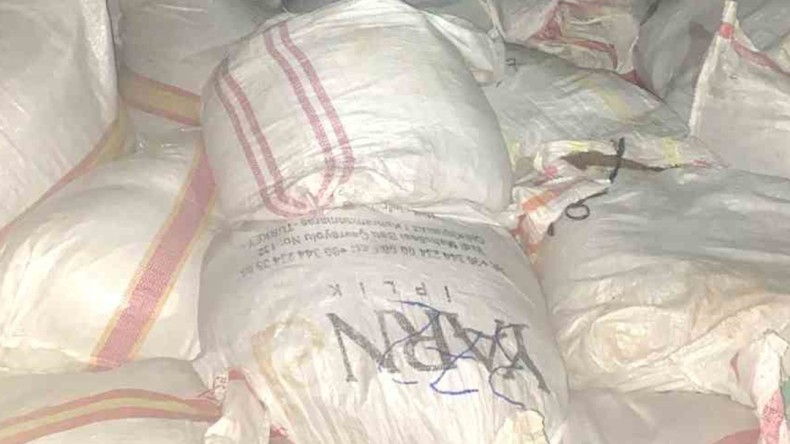 Durdurulan araçta 5 ton kaçak tütün ele geçirildi