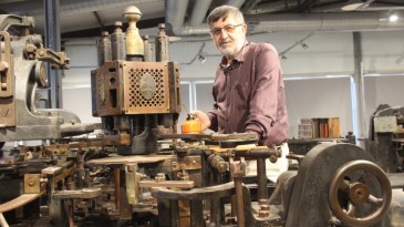 140 yıllık zarf makinesi zamana meydan okuyor