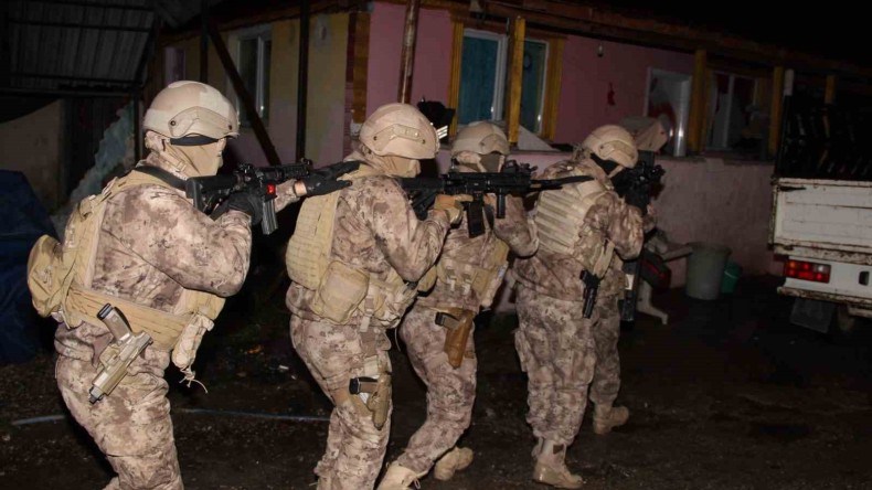 Kocaeli’de 16 adrese eş zamanlı operasyon: Gözaltılar var