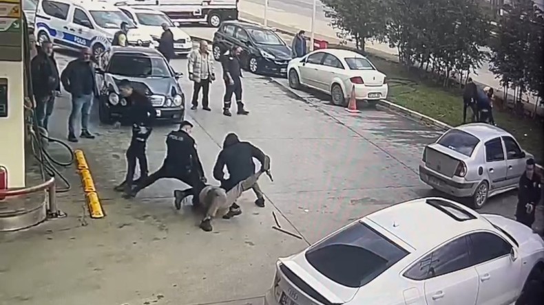 Akaryakıt istasyonunda dehşet: O anlar kamerada