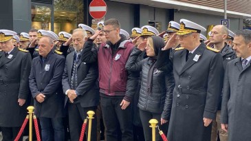 Pilota, oğlu ve eşinden asker selamıyla veda