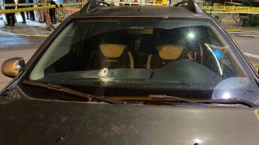 Sürücüler sokak ortasında birbirlerine ateş açtı: Yaralılar var