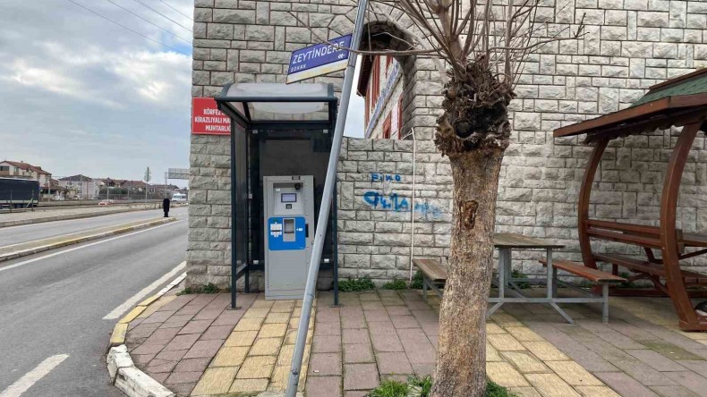 Hareketli dakikalar: Alkollü şahsı vatandaşlar kurtardı