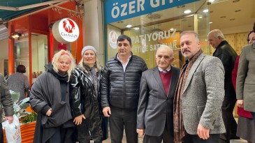 Türkiye’de ilk : İzmit’te yaşandı; işletmenin kapanışında duygusal veda