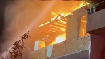 Alev alev yanan ev, ekipleri seferber etti