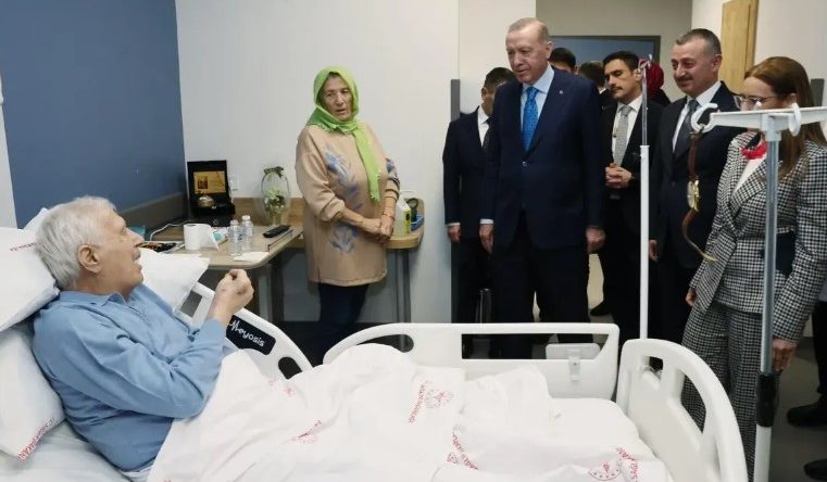 Cumhurbaşkanı Erdoğan, Burhan Abiş’i hastanede ziyaret etti