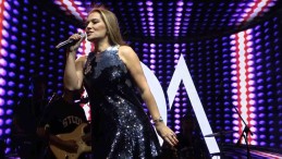 Demet Akalın, Hayal Kahvesi’nde sahne alacak