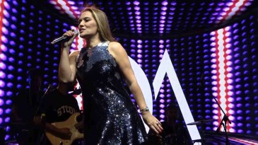 Demet Akalın, Hayal Kahvesi’nde sahne alacak