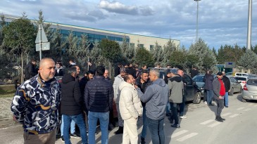 Fabrikada işçiler ayaklandı, üretim durdu