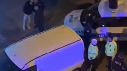 Polis aracına çarptı: “Hodri meydan, benim arabamı bağlayamaz “