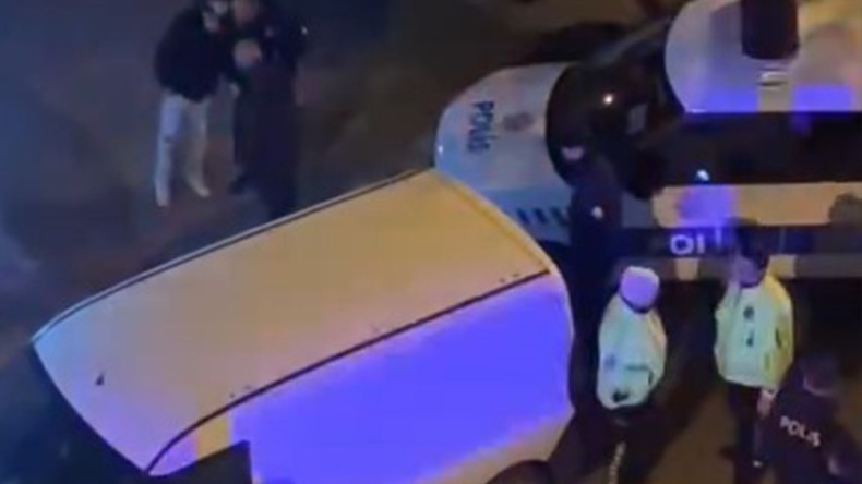 Polis aracına çarptı: “Hodri meydan, benim arabamı bağlayamaz “