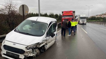 3 araç kazaya karıştı: Yaralı var