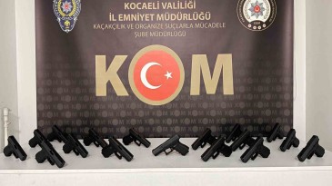 Araçta zulalanmış 17 tabanca ele geçirildi, 6 tutuklama