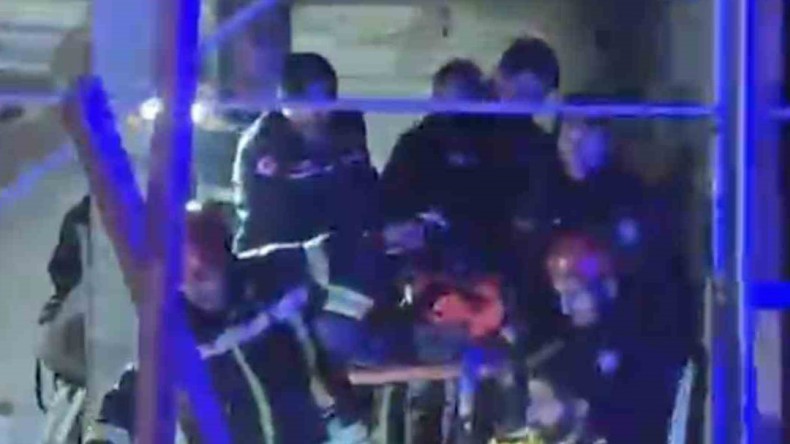 İnşaat halindeki binanın asansör boşluğuna düşen çocuk yaralandı