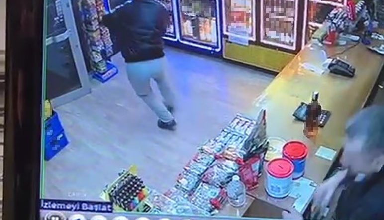 Alkollü müşteri parasını ödemediği malları iade etti, özür diledi