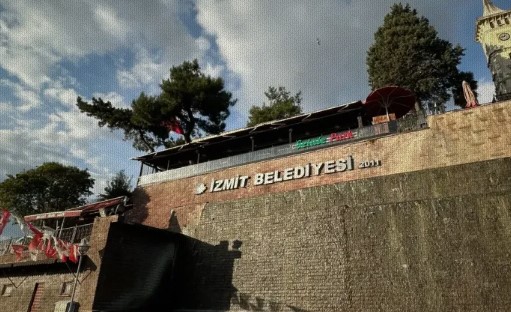 İzmitliler’in uğrak yeri Şelale Kafe kapandı