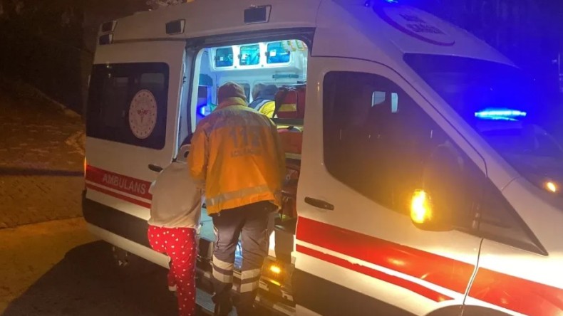 Komşular arasında odunlu sopalı kavga: Yaralılar var