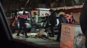 4 kişi bir kişiye tekme ve yumruklarla saldırdı, Jandarma kurtardı