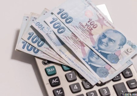 Asgari ücret zammını bilmişti, bu kez emekliye gelecek zam tahminini açıkladı