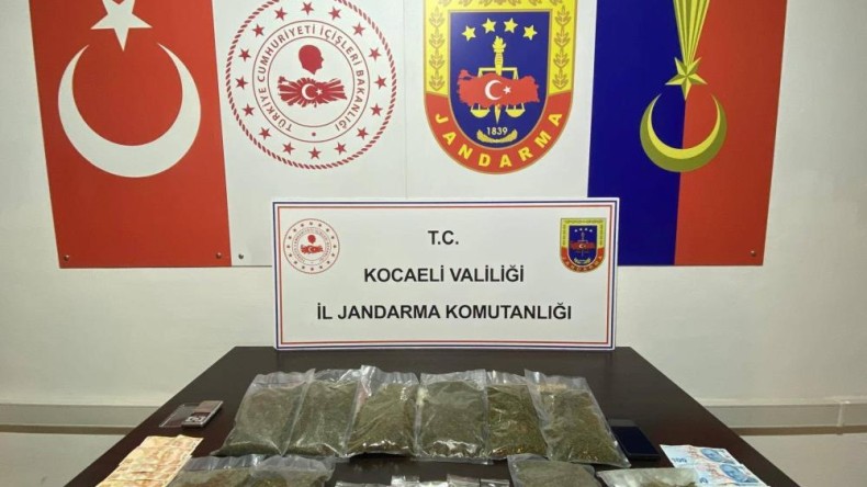 Jandarma’dan adrese uyuşturucu baskını: İşte ele geçirilenler