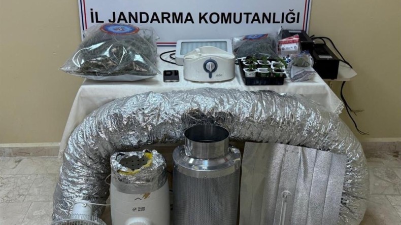 Jandarma’dan İzmit’te 5 adrese baskın