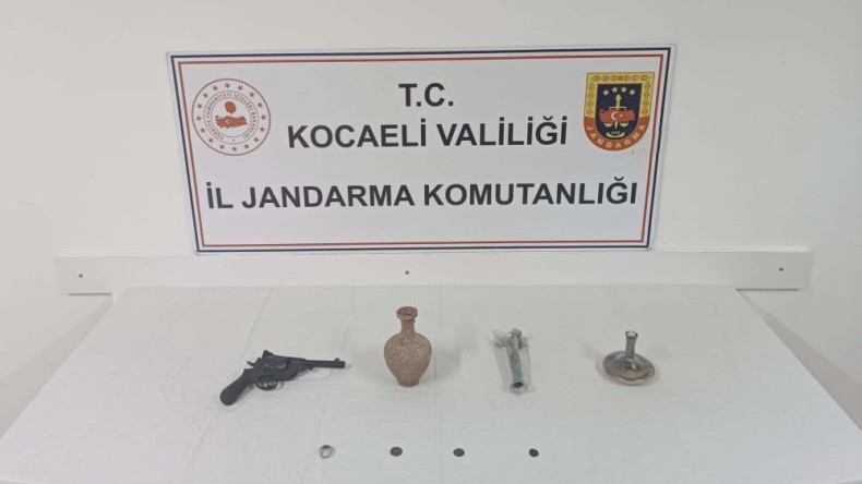 Kocaeli’de araçta tarihi eser ele geçirildi