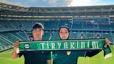 Tribünden düşen 17 yaşındaki Efe, günler sonra ailesine gülümsedi
