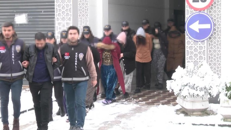 12 milyon 385 bin liralık ziynet eşyası ve para çaldılar: Çok sayıda tutuklama var