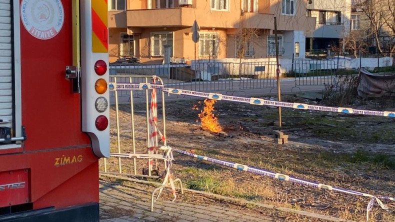 Metan gazı 8 gündür yanıyor, ekipler ayrılmıyor