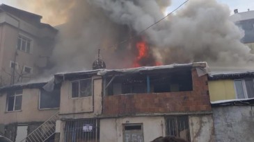 Gecekonduda yangın: 2’si çocuk 5 kişi hastaneye kaldırıldı