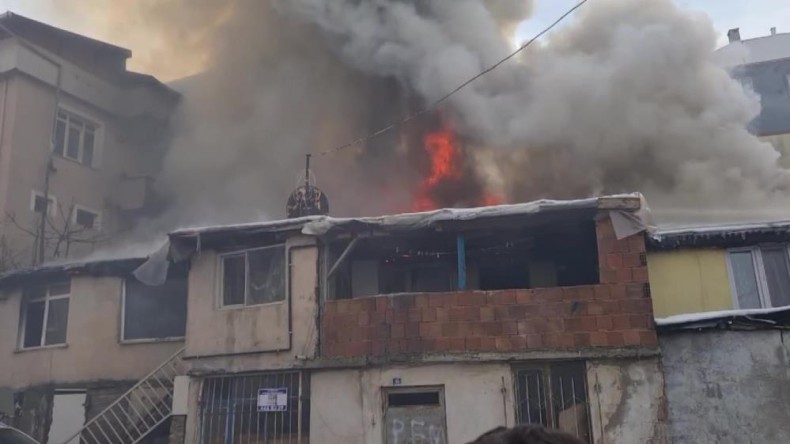 Gecekonduda yangın: 2’si çocuk 5 kişi hastaneye kaldırıldı