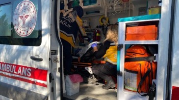 Anne, kızını ambulansta kucağına aldı