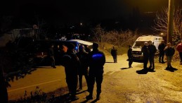 Ahırda tüfekle vurulmuş halde ölü bulundu