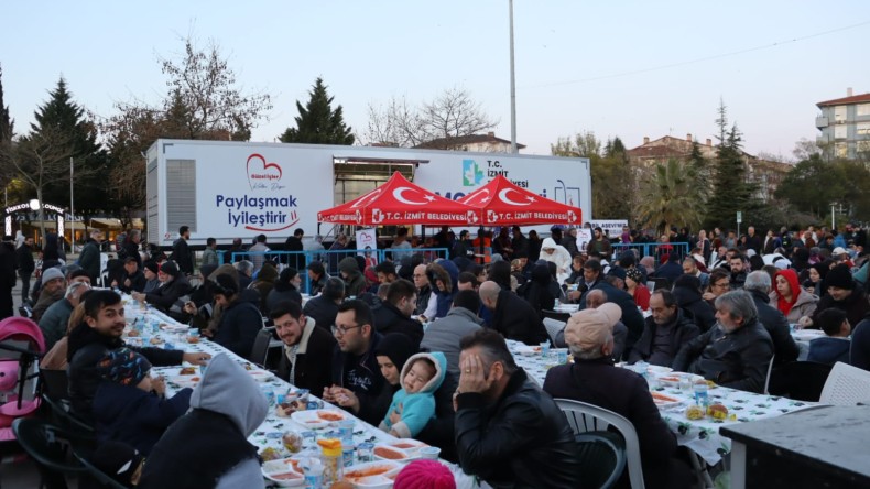 Bu Ramazan ayında da İzmit Belediyesi yine ücretsiz iftar sofraları kuracak