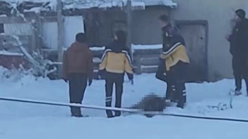 Ölü bedeni karlar içinde bulundu