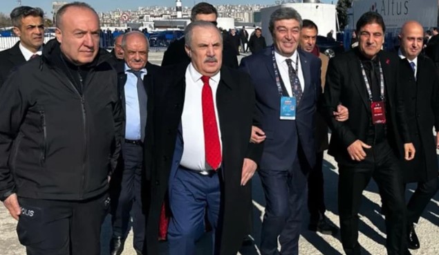 Ak Parti’ye transfer oldular, ele ele salona geldiler: İYİ Parti’den tepki