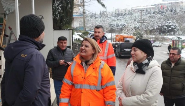 Olumsuz hava şartlarında da esnafı yalnız bırakmadı: İzmit esnafından Hürriyet’e teşekkür