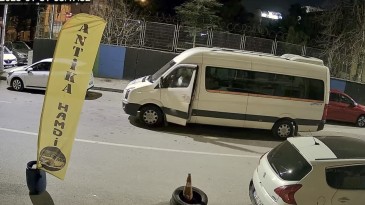 İzmit’te çöpleri bilinçli olarak saçan şahıs kameraya yakalandı!