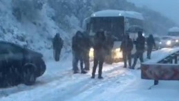 Vatandaşın kar çilesi: “Patron ‘İşe gel’ diyor, bu karda nasıl gideceğiz”