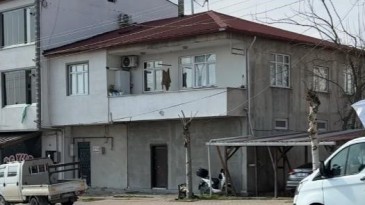 Evinde karısı ile başka adamı gören koca ikisini de bıçakladı