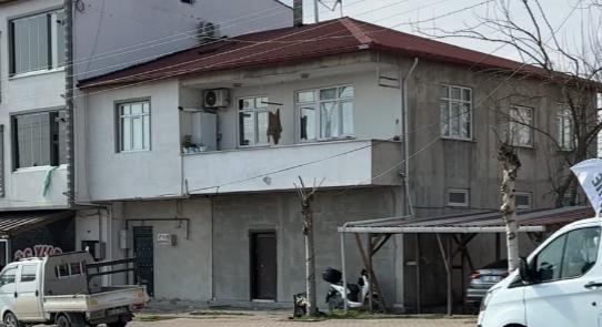 Evinde karısı ile başka adamı gören koca ikisini de bıçakladı