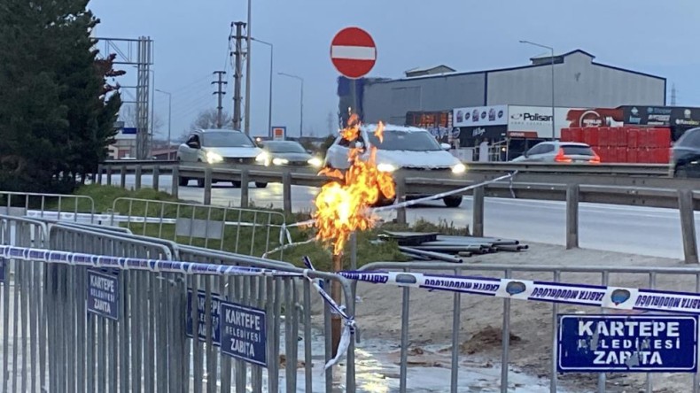Kartepe’de yer altından yine gaz çıktı, ekipler kontrollü olarak yaktı
