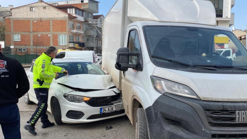 İzmit Yenişehir’de kaza: Yaralı var