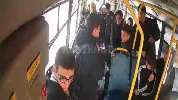 Okul çıkışında olay: 2 öğrenci birbirini bıçakladı