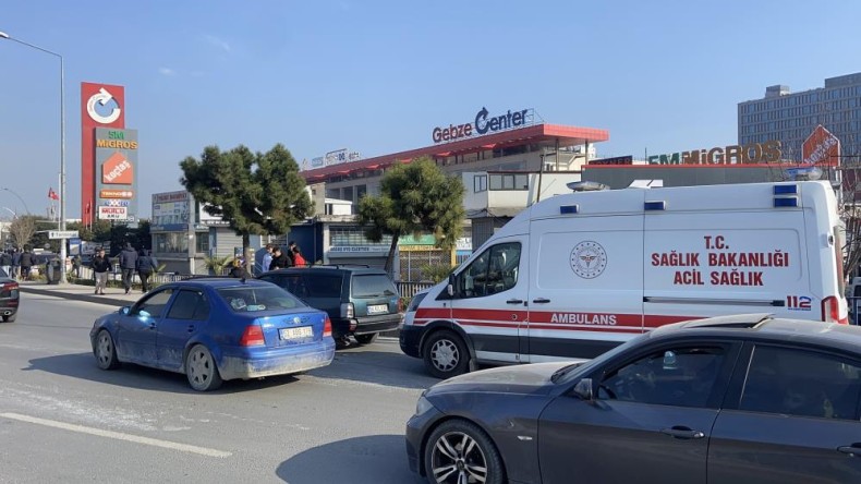 Motosiklet otomobille çarpıştı: 1 yaralı