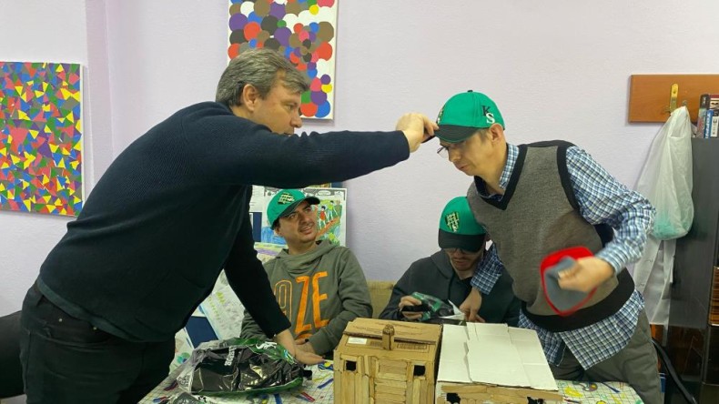 Ertuğrul Sağlam, haftalar sonra geldi, Kocaelispor hediyeleri dağıttı